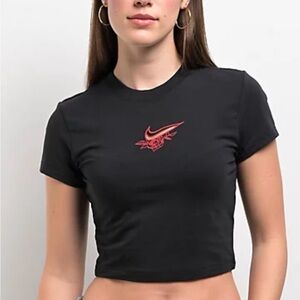 Nike Sportswear Women's Valentines  Chill Knit Cut Out Black Crop T-Shirt SZ M